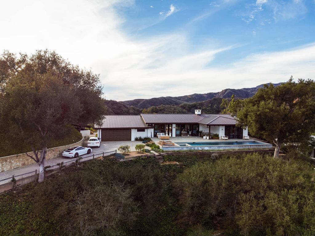 The Home in Los Angeles is one story Allen Siple architectural has breathtaking views from every room now available for sale. This home located at 1888 Mango Way, Los Angeles, California