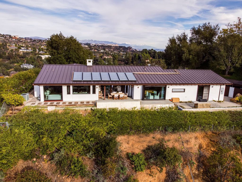 The Home in Los Angeles is one story Allen Siple architectural has breathtaking views from every room now available for sale. This home located at 1888 Mango Way, Los Angeles, California