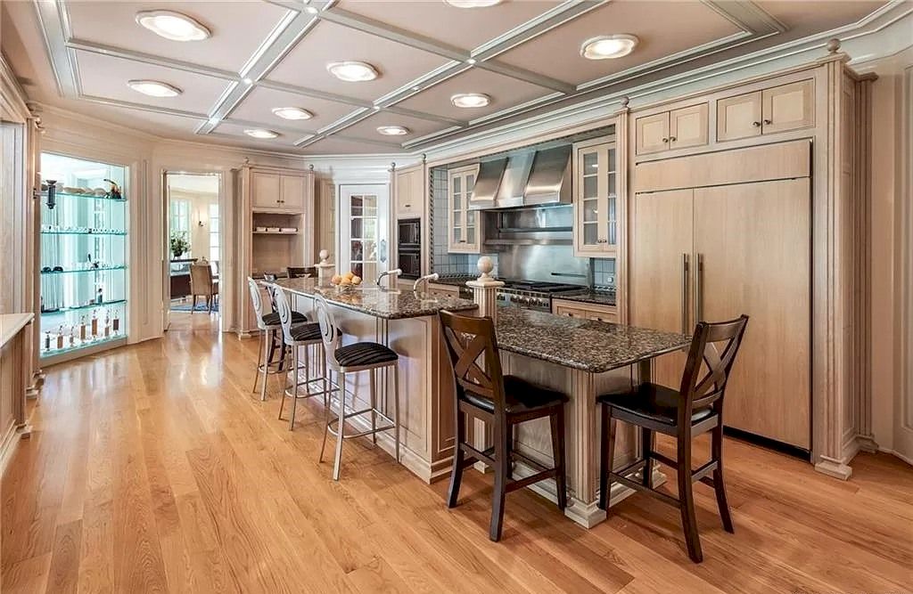 The Home in Connecticut is a luxurious home where every possible amenity at your disposal now available for sale. This home located at 75 & 76 Turtle Back Ln W, New Canaan, Connecticut; offering 08 bedrooms and 11 bathrooms with 14,724 square feet of living spaces. 