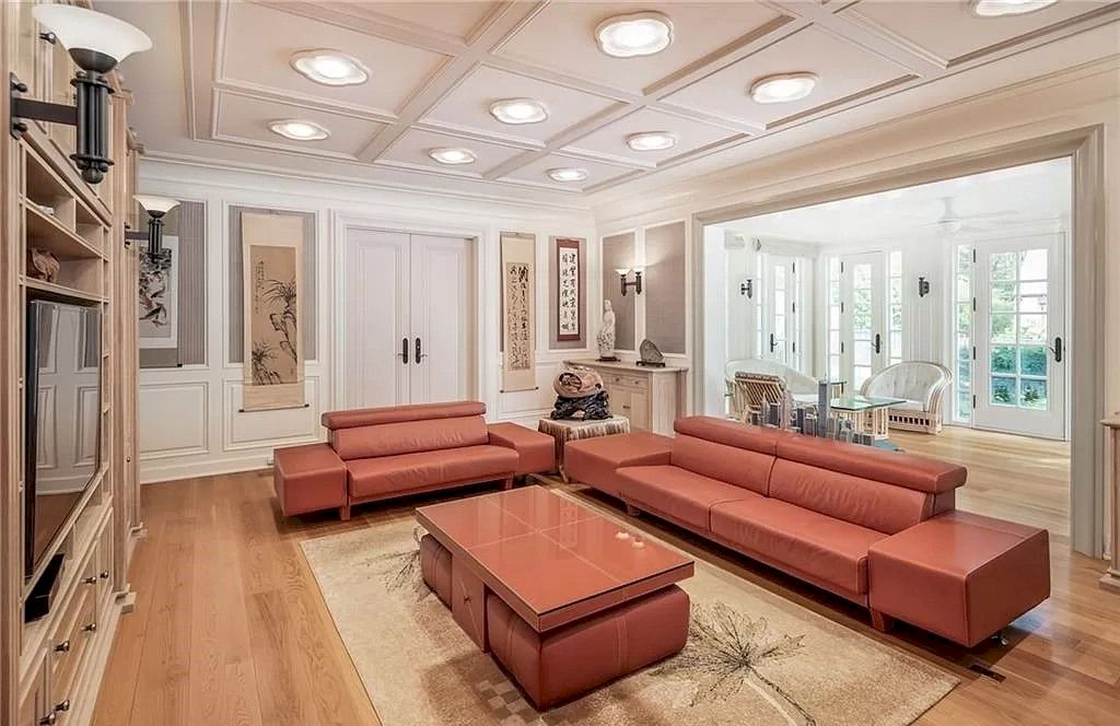 The Home in Connecticut is a luxurious home where every possible amenity at your disposal now available for sale. This home located at 75 & 76 Turtle Back Ln W, New Canaan, Connecticut; offering 08 bedrooms and 11 bathrooms with 14,724 square feet of living spaces. 