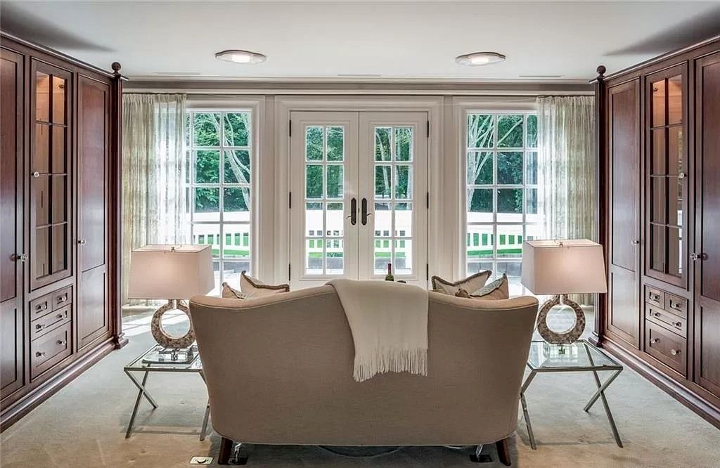 The Home in Connecticut is a luxurious home where every possible amenity at your disposal now available for sale. This home located at 75 & 76 Turtle Back Ln W, New Canaan, Connecticut; offering 08 bedrooms and 11 bathrooms with 14,724 square feet of living spaces. 