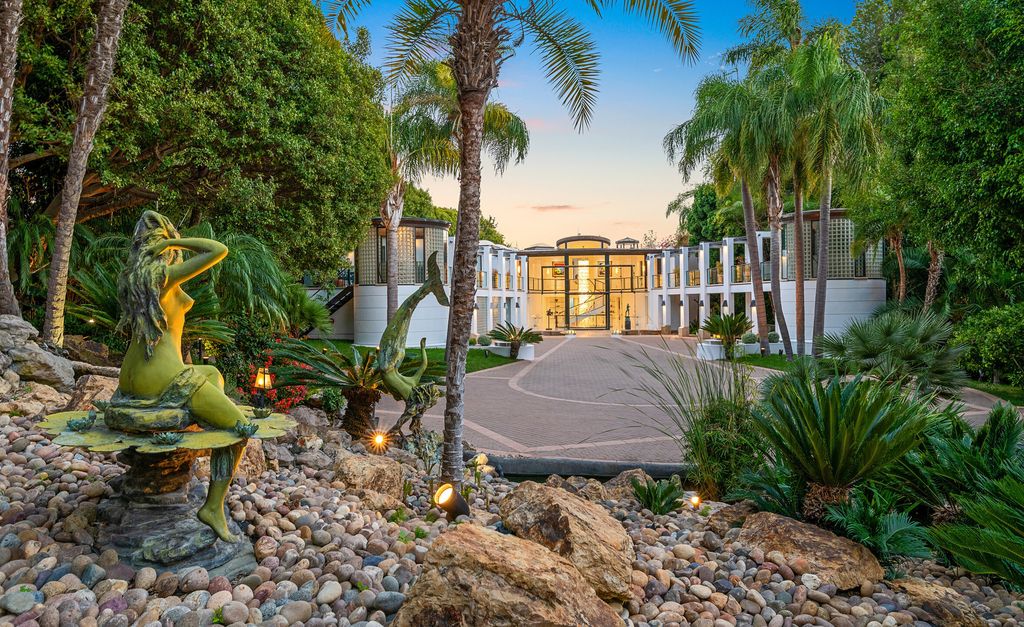 The Villa in Malibu is a remarkable architectural estate commands gorgeous ocean views from an ultra-private bluff above Paradise Cove now available for sale. This home located at 27930 Pacific Coast Hwy, Malibu, California