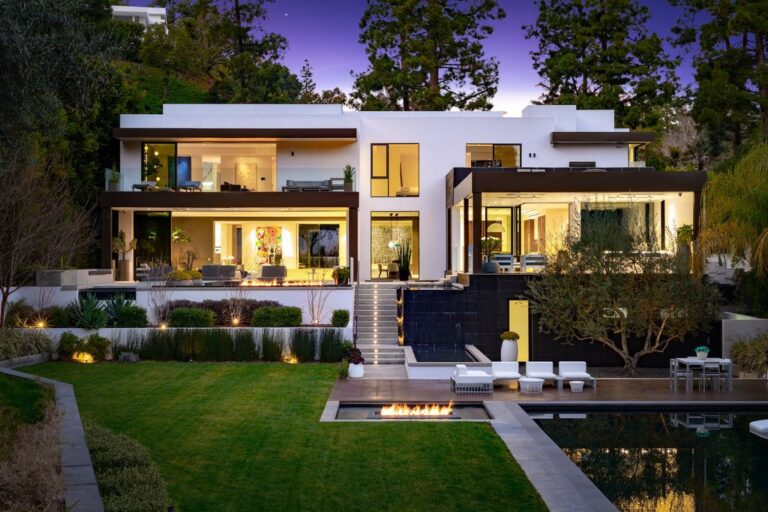 This Remarkable $32,000,000 Beverly Hills Mansion showcases Sleek Design and Exquisite Finishes