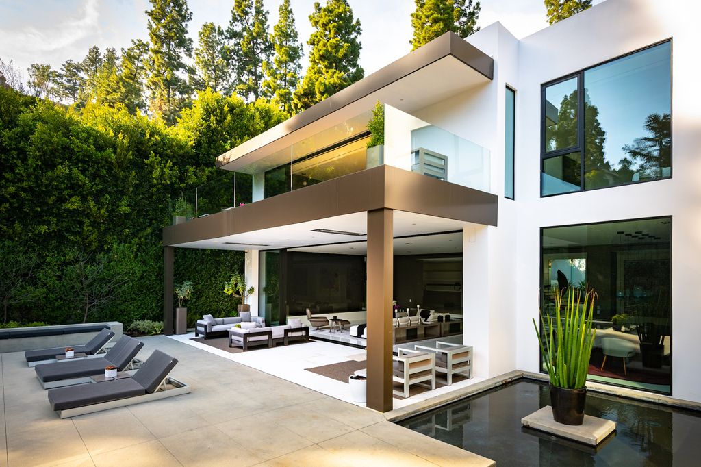 The Beverly Hills Mansion is a true display of luxury showcasing 12,800 square feet of sleek design and exquisite finishes now available for sale. This home located at 1231 Lago Vista Dr, Beverly Hills, California