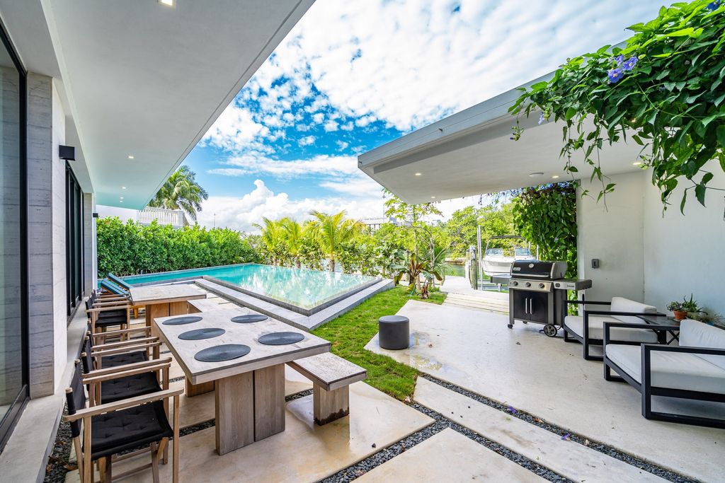 This-Stunning-22000000-New-Construction-Home-in-Miami-Beach-offers-The-Pinnacle-of-Florida-Luxury-Living-20