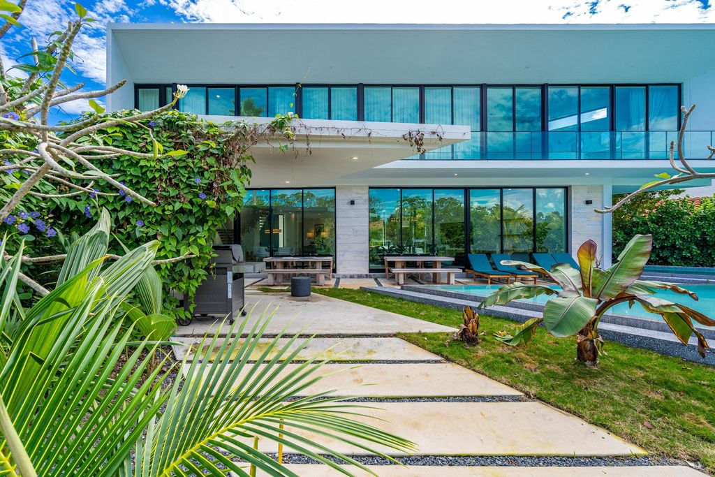 This-Stunning-22000000-New-Construction-Home-in-Miami-Beach-offers-The-Pinnacle-of-Florida-Luxury-Living-25