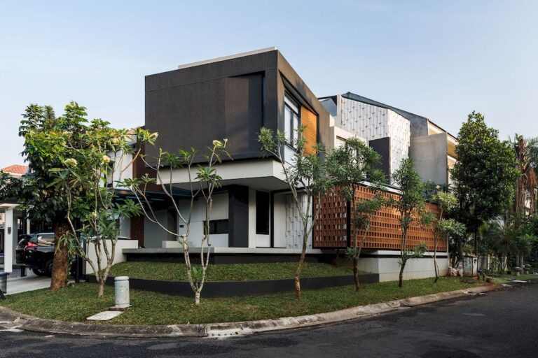 Twisted Detached House, Impressive stunning house by Phidias Indonesia