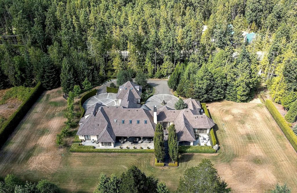 The Estate in Qualicum Beach is enriched with all the decadence of a 5-star retreat, with a quaint village for shopping and beautiful sandy beaches nearby now available for sale