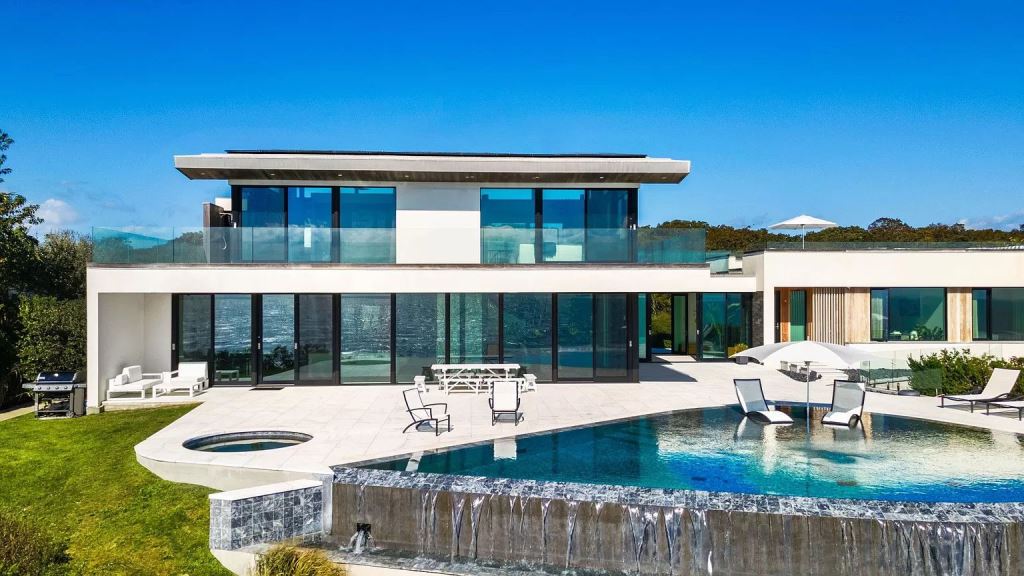 This $14,500,000 Home in New York city showcases Atlantic Ocean vistas