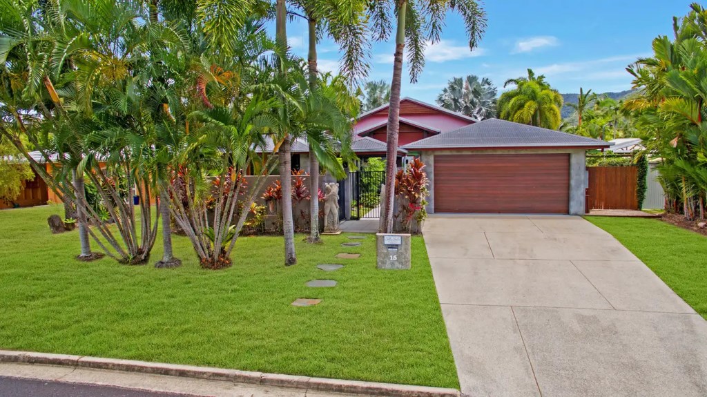 Stunning Eco Home in Queensland with ocean and mountain views for Sale