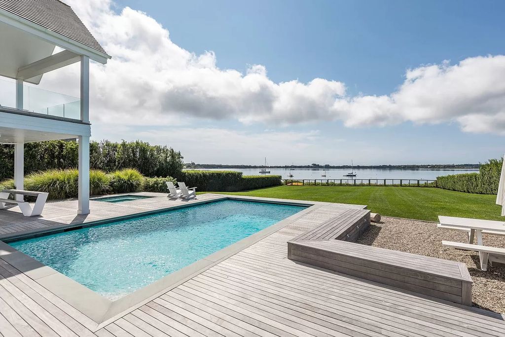 This $9,500,000 Incredible Home in New York offers luxury waterfront living