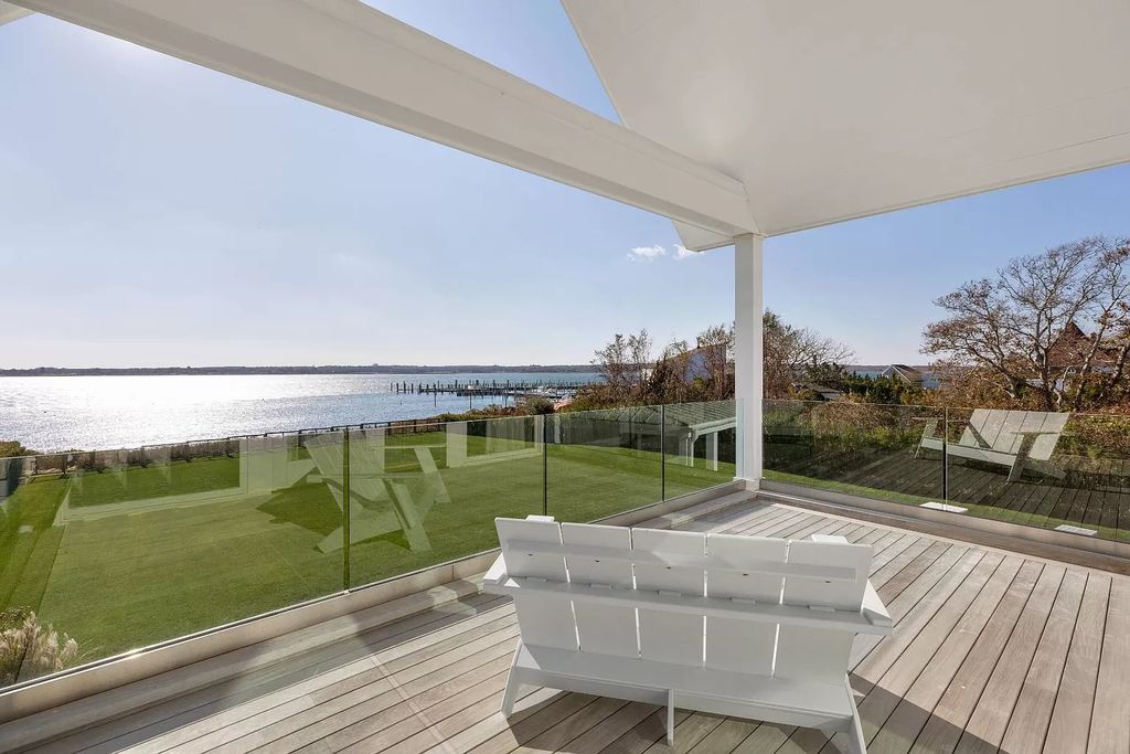 This $9,500,000 Incredible Home in New York offers luxury waterfront living