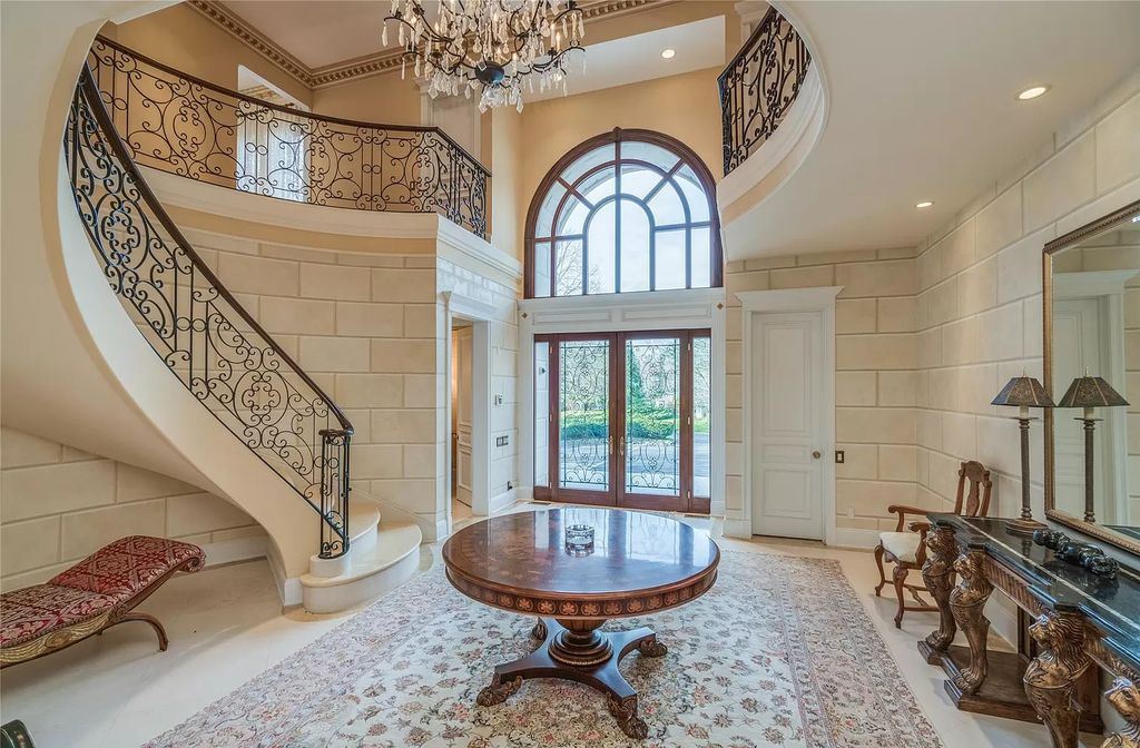 Beautiful and Private home in New York sells for $8,995,000 with Expansive Patios