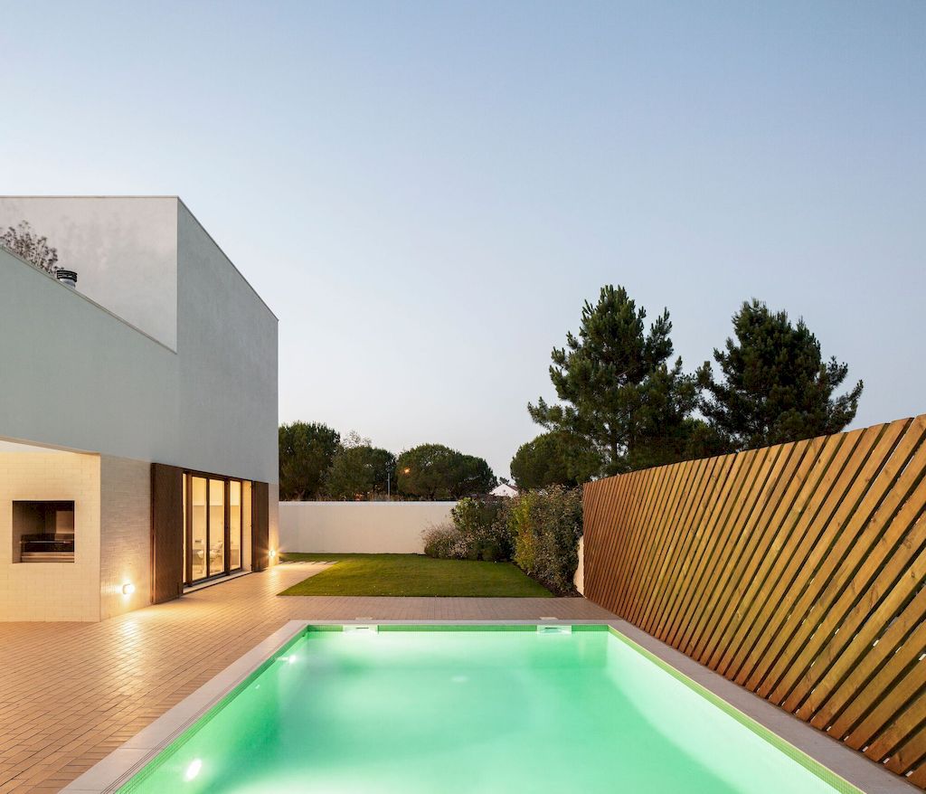 Elegant House of the Brejos da Carregueira, Portugal by Estudio AMATAM