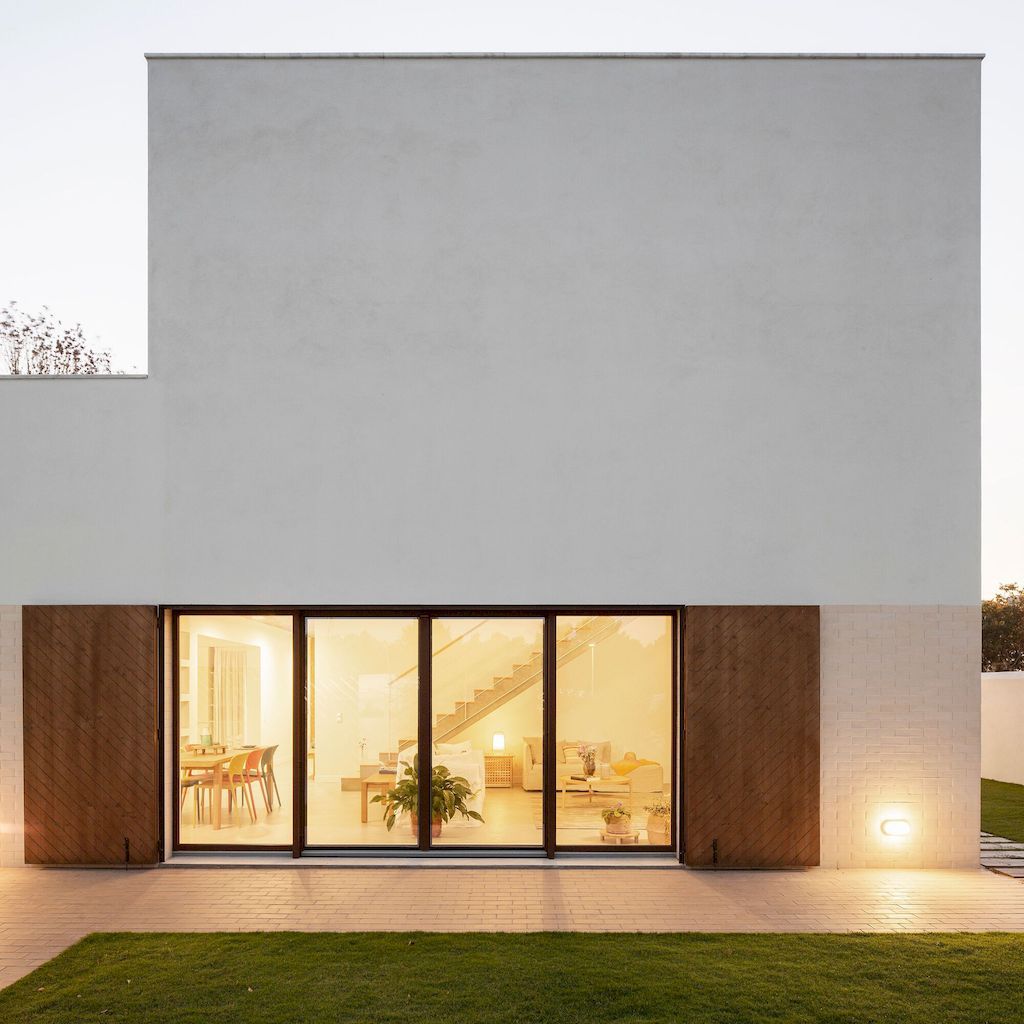 A-Modern-House-of-the-Brejos-da-Carregueira-by-Estudio-AMATAM-24