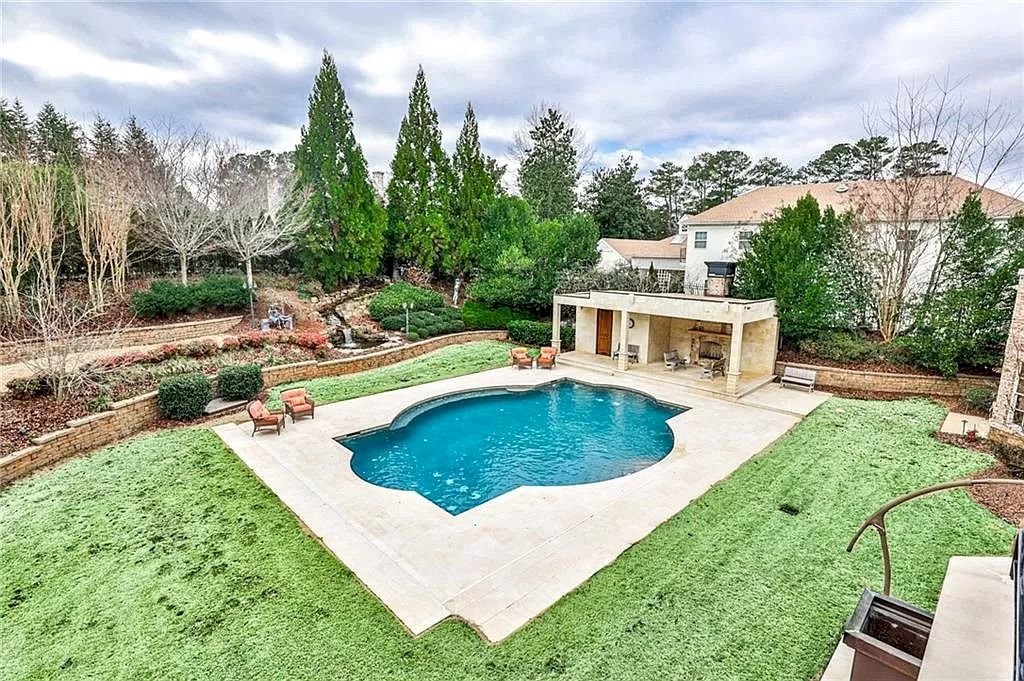 Amazing-Custom-Estate-in-Georgia-Hits-Market-for-5500000-11