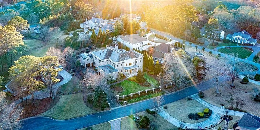 Amazing-Custom-Estate-in-Georgia-Hits-Market-for-5500000-19