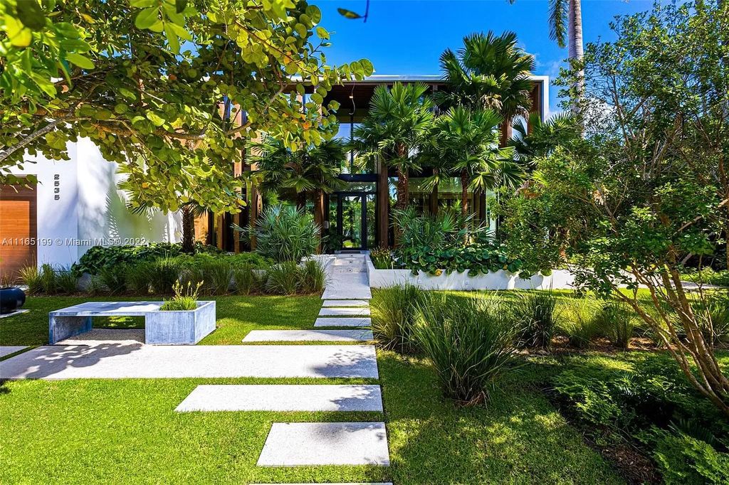 An-Award-Winning-New-Modern-Tropical-Villa-in-Miami-Beach-hits-The-Market-for-12500000-21