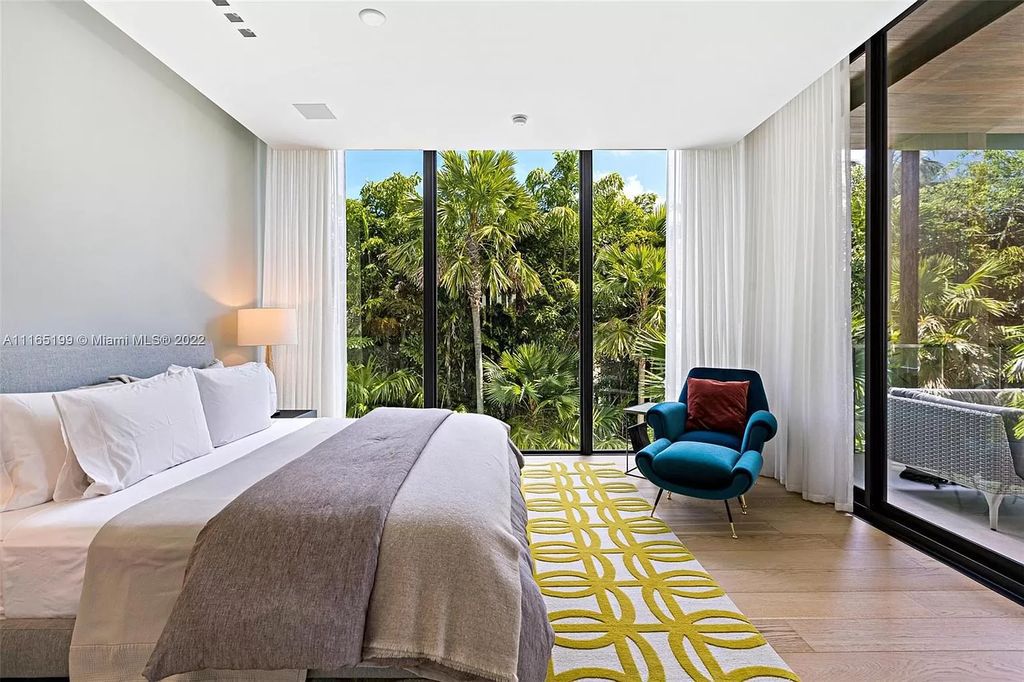 An-Award-Winning-New-Modern-Tropical-Villa-in-Miami-Beach-hits-The-Market-for-12500000-31