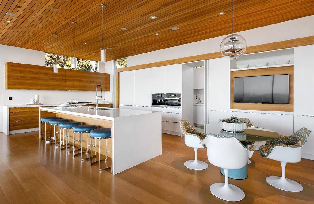 An-Icon-of-Modern-Home-in-Tiburon-boasts-the-Finest-Views-in-the-Bay-Area-Asking-for-16000000-37