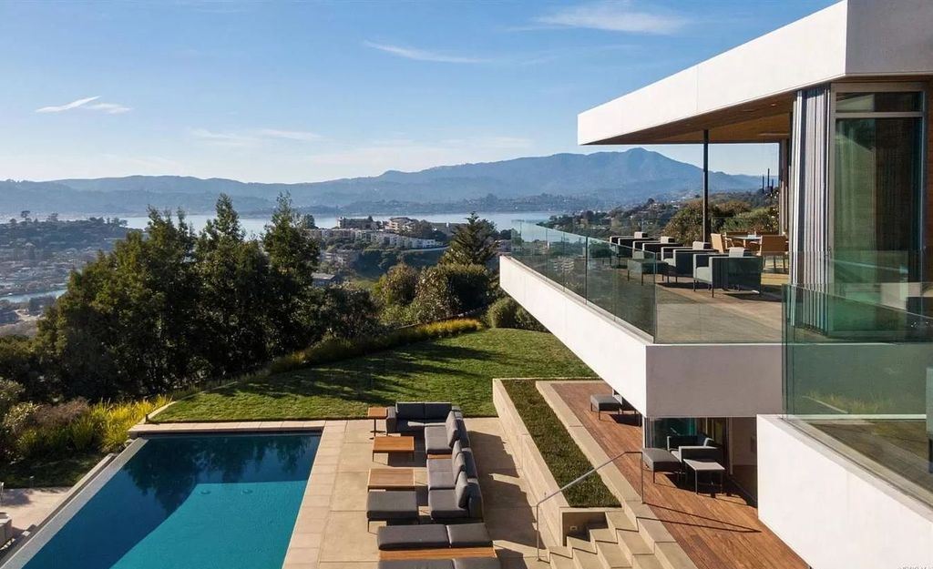 An-Icon-of-Modern-Home-in-Tiburon-boasts-the-Finest-Views-in-the-Bay-Area-Asking-for-16000000-39