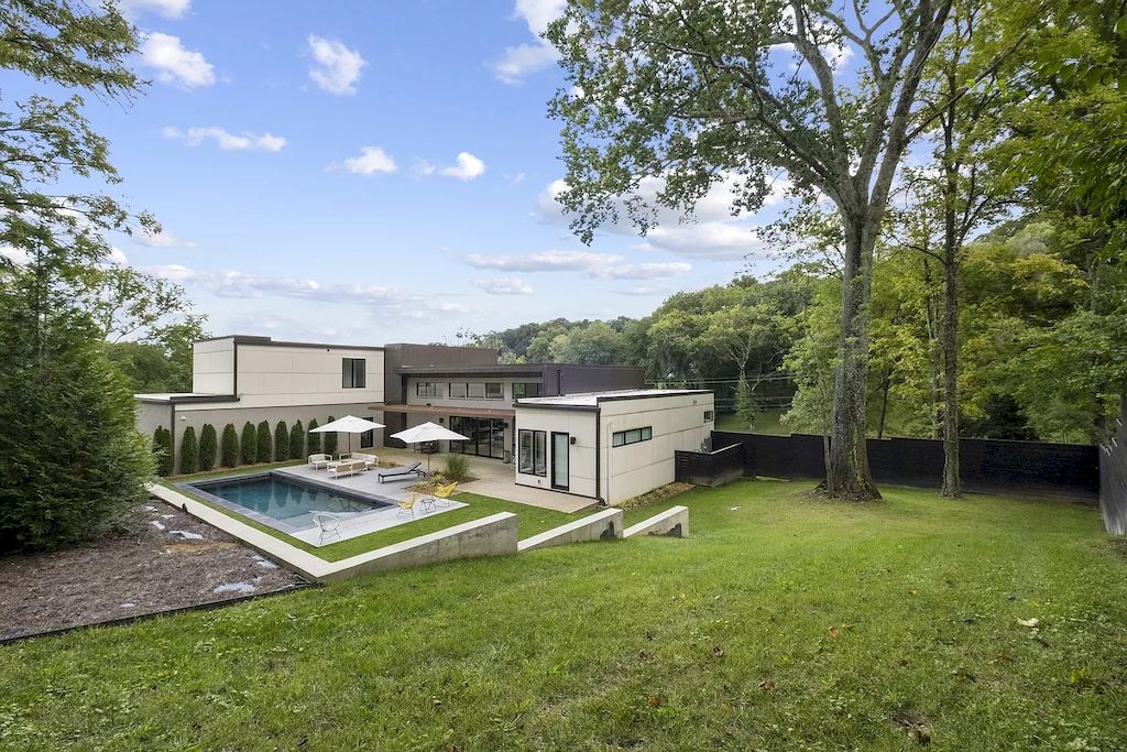 Bathed-in-Natural-Light-and-Elegant-in-Every-Detail-this-Masterpiece-in-Tennessee-Listed-at-4999990-18-1