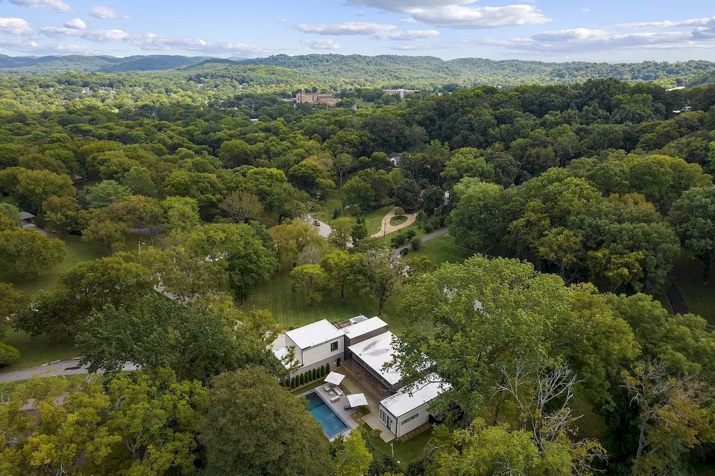 Bathed-in-Natural-Light-and-Elegant-in-Every-Detail-this-Masterpiece-in-Tennessee-Listed-at-4999990-21-1