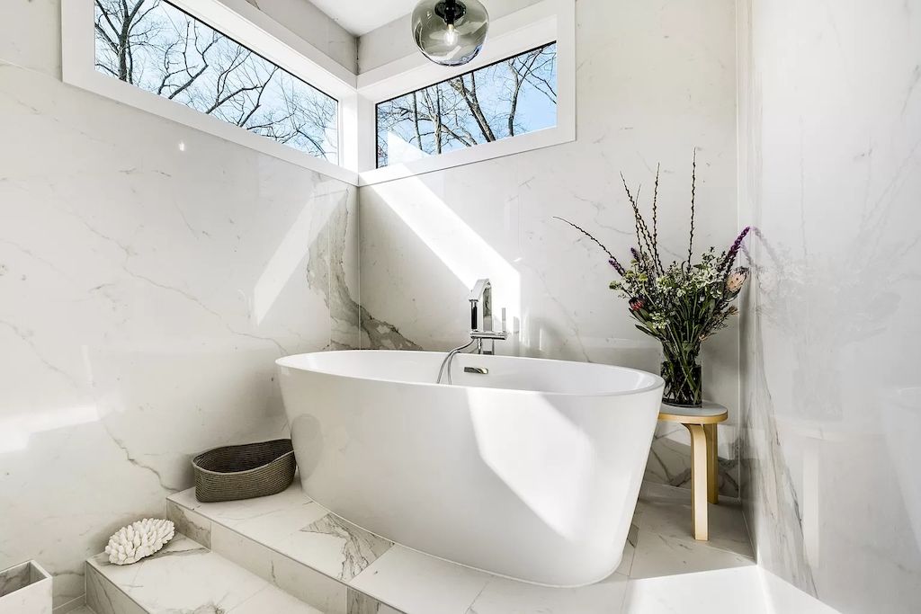 Bring cozy warmth to a neutral bathroom by incorporating rustic wooden materials into your bathroom storage cabinet. A simple, gentle washbasin design with a subdued mossy paint color is a simple way to create a subtle focal point. With this design, the bathroom layout is neat and tidy yet still charmingly rustic.