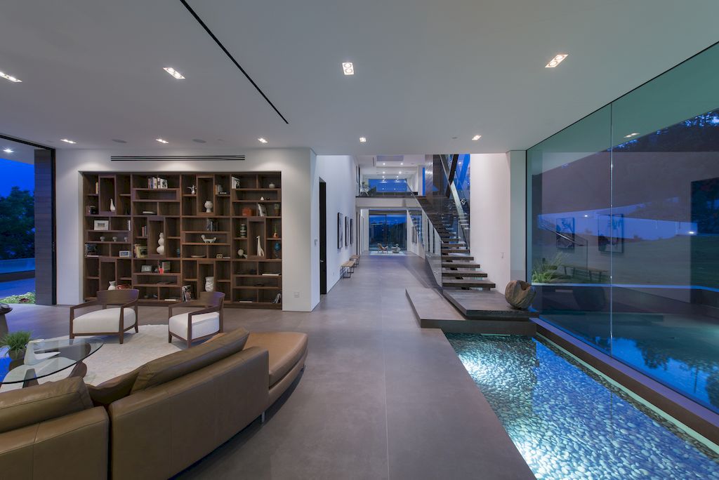 Benedict Canyon House in Beverly Hills, California by Whipple Russell