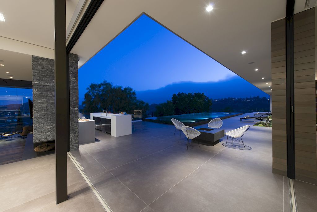 Benedict Canyon House in Beverly Hills, California by Whipple Russell