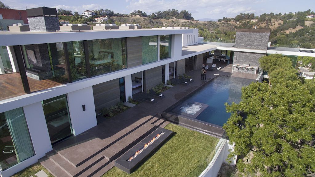 Benedict Canyon House in Beverly Hills, California by Whipple Russell