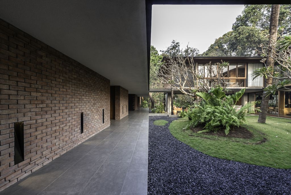 Casa Feliz, a Contemporary Luxurious House in India Designed by ADND