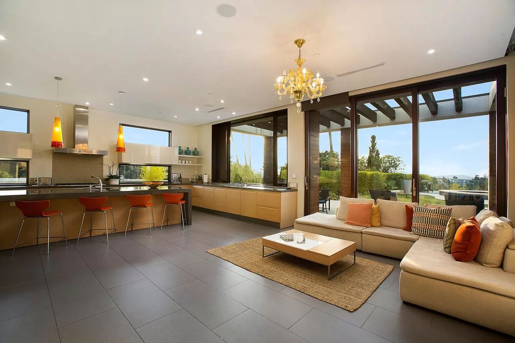 Comfortable-Contemporary-Home-perched-atop-Beverly-Hills-Exclusive-Trousdale-Neighborhood-for-Rent-75000-a-Month-11