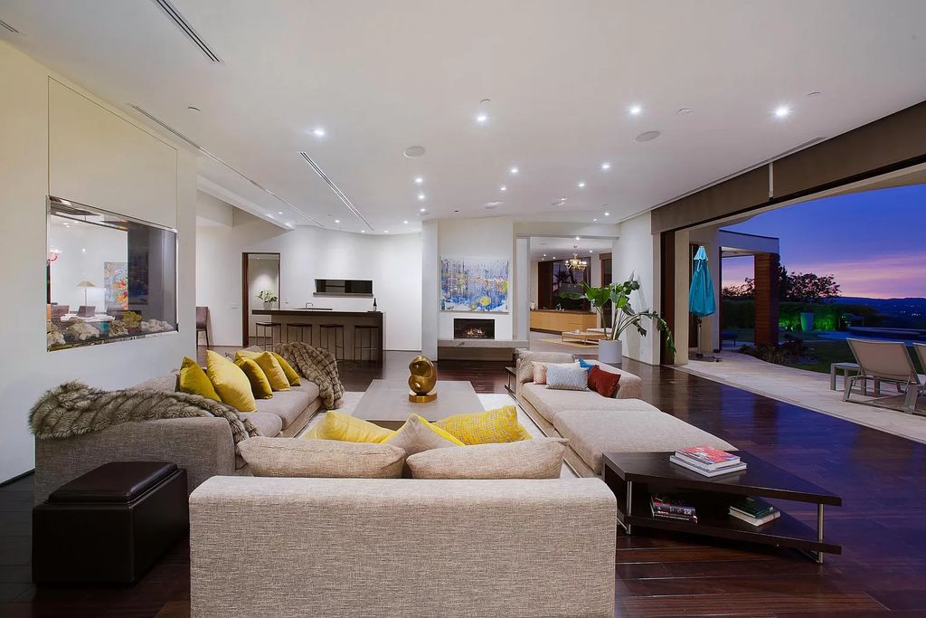 Comfortable-Contemporary-Home-perched-atop-Beverly-Hills-Exclusive-Trousdale-Neighborhood-for-Rent-75000-a-Month-16