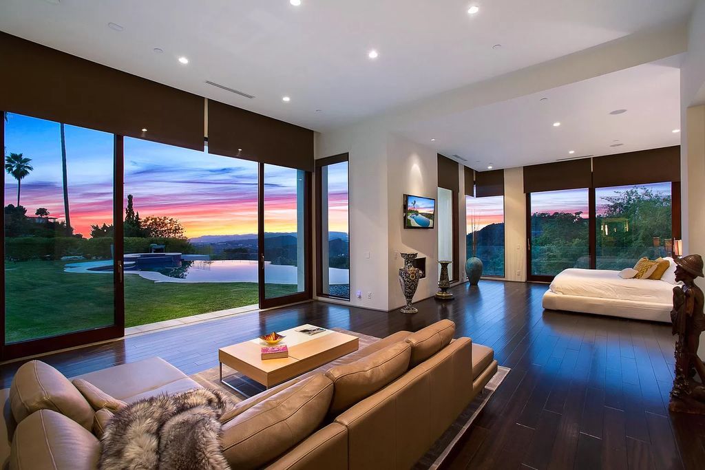 Comfortable-Contemporary-Home-perched-atop-Beverly-Hills-Exclusive-Trousdale-Neighborhood-for-Rent-75000-a-Month-24