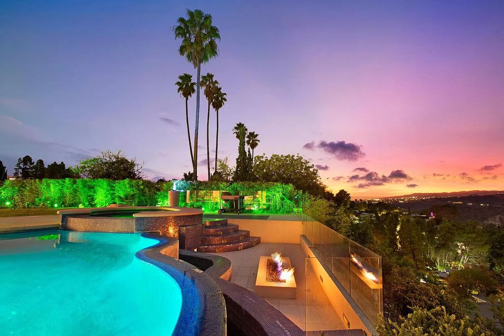 Comfortable-Contemporary-Home-perched-atop-Beverly-Hills-Exclusive-Trousdale-Neighborhood-for-Rent-75000-a-Month-5