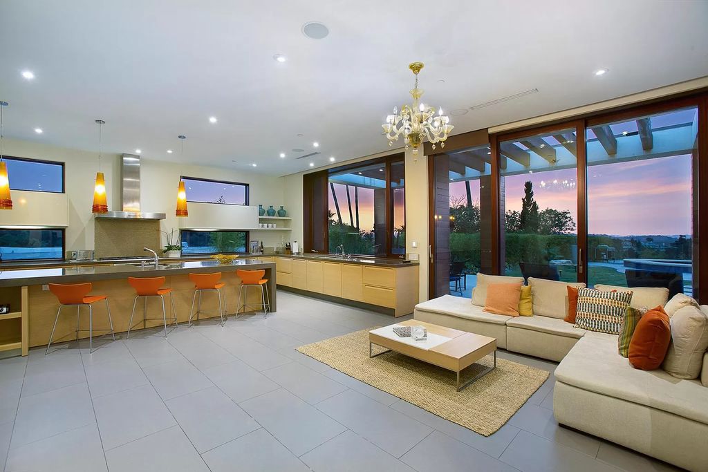 Comfortable-Contemporary-Home-perched-atop-Beverly-Hills-Exclusive-Trousdale-Neighborhood-for-Rent-75000-a-Month-8