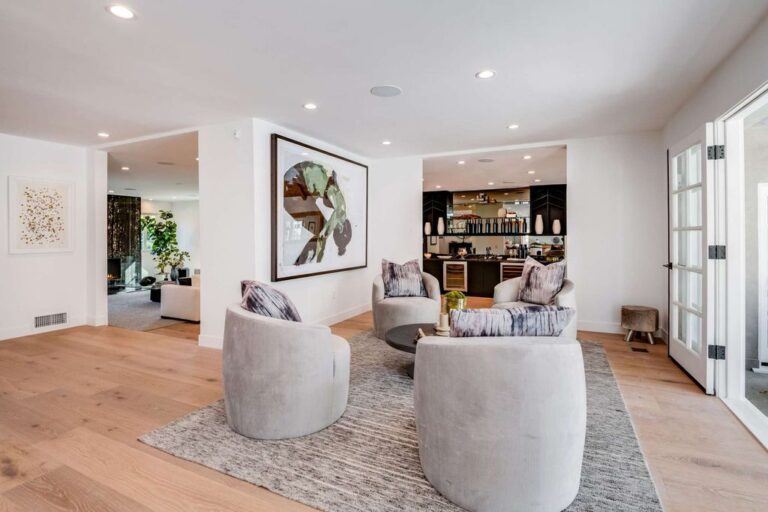 A 12,995,000 Completely renovated transitional home in Beverly Hills