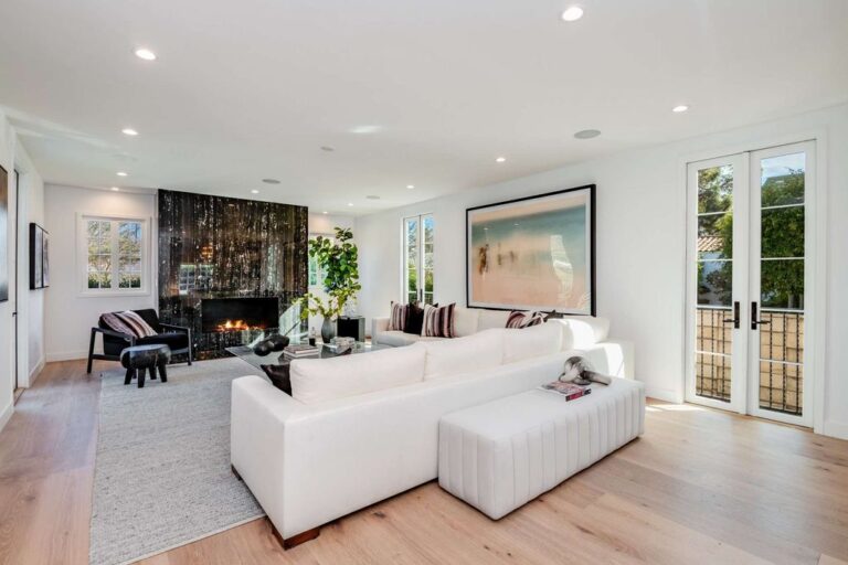 A 12,995,000 Completely renovated transitional home in Beverly Hills