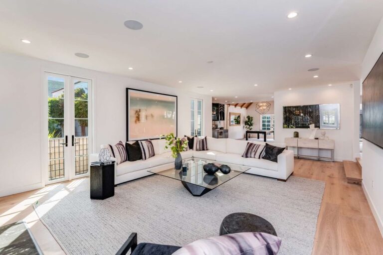 A $12,995,000 Completely renovated transitional home in Beverly Hills