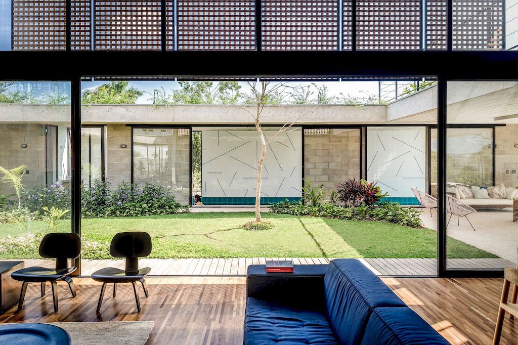 Courtyard House for Two Boys in Brazil by Shieh Arquitetos Associados