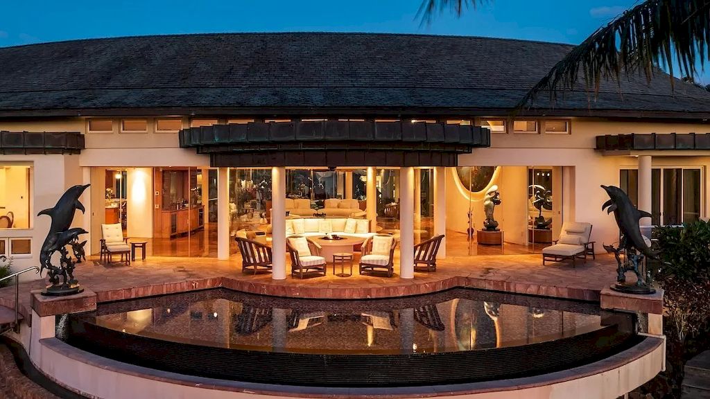 Designed-for-Multi-generational-Living-and-Entertaining-in-Hawaii-this-Large-Luxury-Home-Listed-at-17500000-1