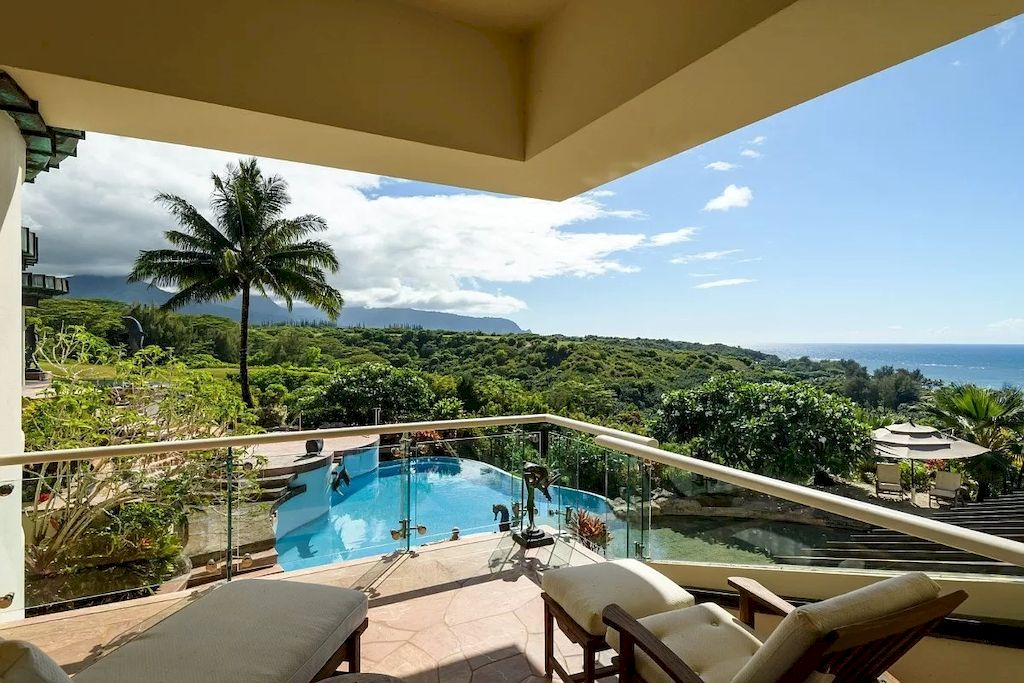 Designed-for-Multi-generational-Living-and-Entertaining-in-Hawaii-this-Large-Luxury-Home-Listed-at-17500000-10