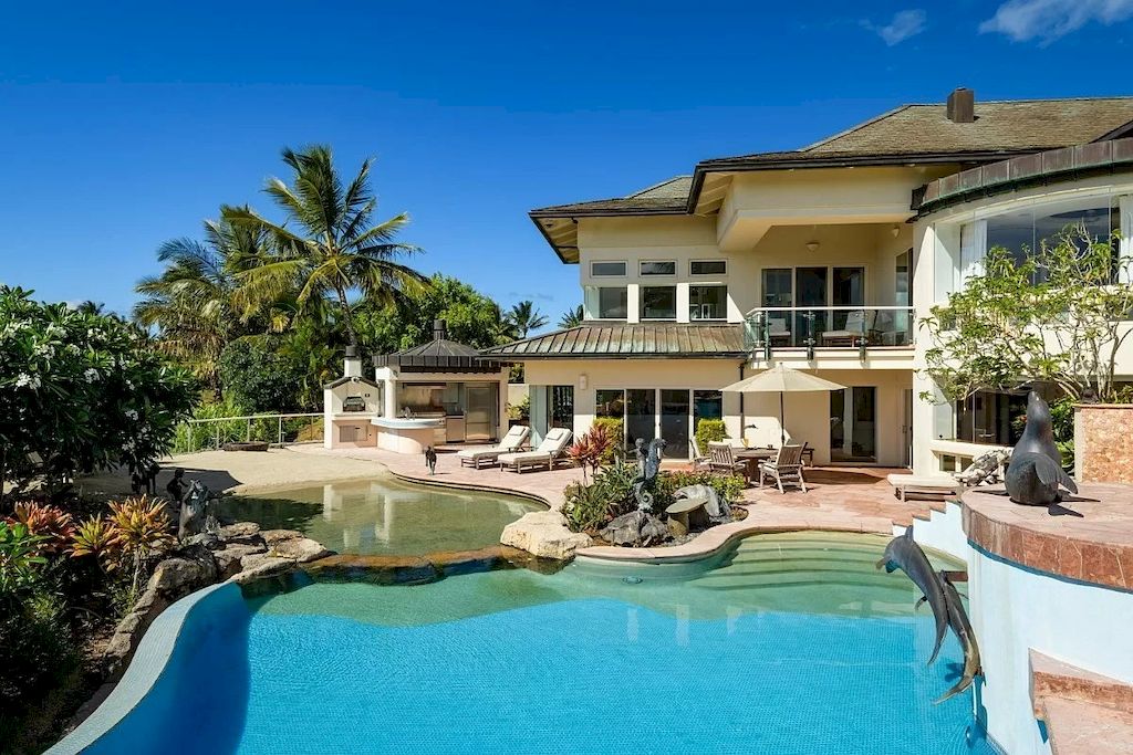 Designed-for-Multi-generational-Living-and-Entertaining-in-Hawaii-this-Large-Luxury-Home-Listed-at-17500000-19