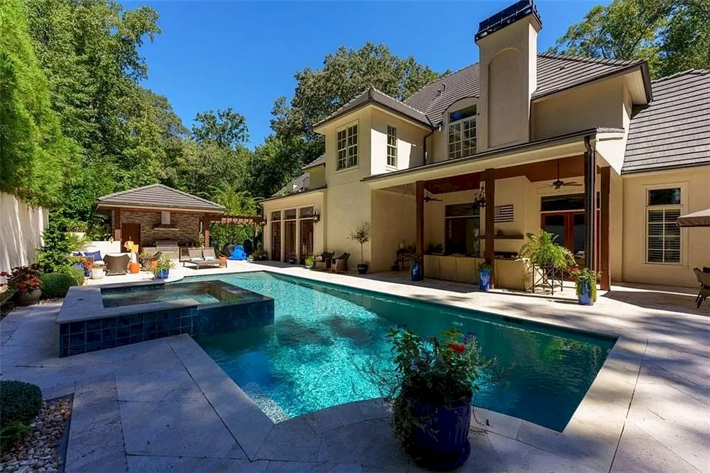 Elegant-and-Finely-Crafted-Home-in-Georgia-Hits-Market-for-3000000-7