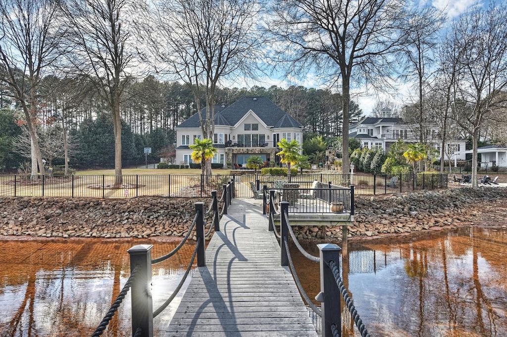 Elegant-and-Private-Waterfront-Estate-in-North-Carolina-on-Market-for-3390000-30