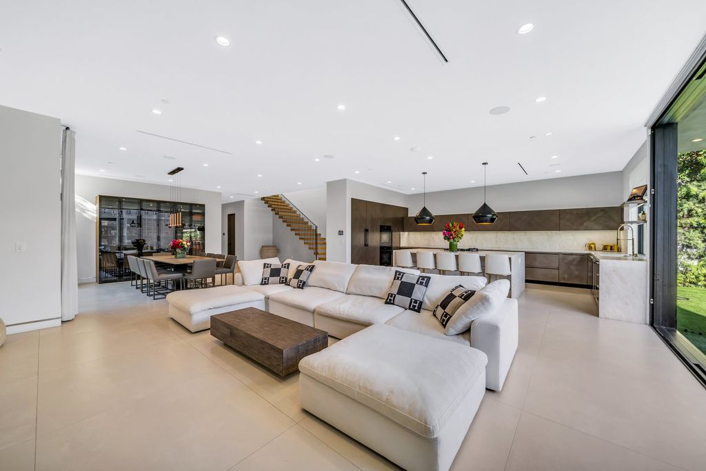 Elegantly-Designed-Architectural-Home-in-Los-Angeles-with-An-Exceptional-Curated-Finish-for-Sale-at-4295000-16