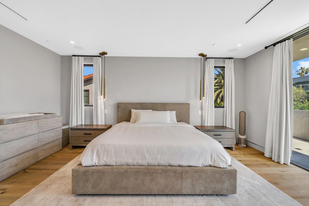 Elegantly-Designed-Architectural-Home-in-Los-Angeles-with-An-Exceptional-Curated-Finish-for-Sale-at-4295000-25