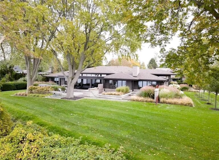 Enhancing by Idyllic Landscape, Waterfront Residence in Ontario Lists for C$7,495,000