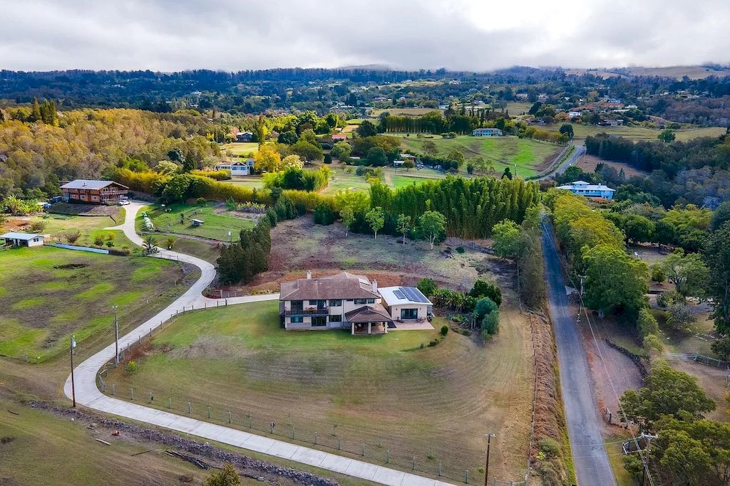 The Home in Hawaii is a luxurious home in the condition of high-quality sophistication now available for sale. This home located at 885 Pulehuiki Rd, Kula, Hawaii; offering 04 bedrooms and 04 bathrooms with square 4,703 feet of living spaces.